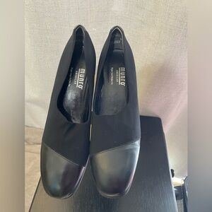 Munro Women's Black Leather Flats